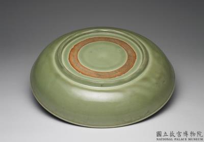 图片[3]-Dish with incised flower of four seasons pattern in celadon glaze. Longquan ware. Ming dynasty, 15th -16th century.-China Archive